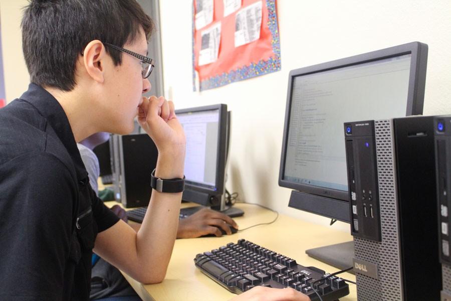 Sophomore Xeon Gutierrez works on programing computer codes during Elizabeth Philips computer science class. Gutierrez has taught himself several computer languages.