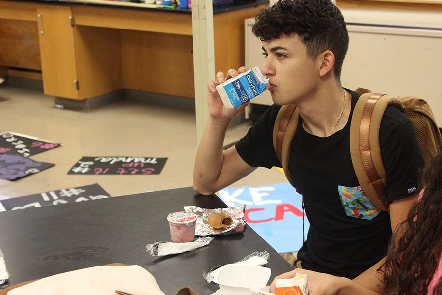 Senior Rodrigo Delafuente is enjoying his breakfast in class. Last year only 300 students ate breakfast, Its more popular this year than ever