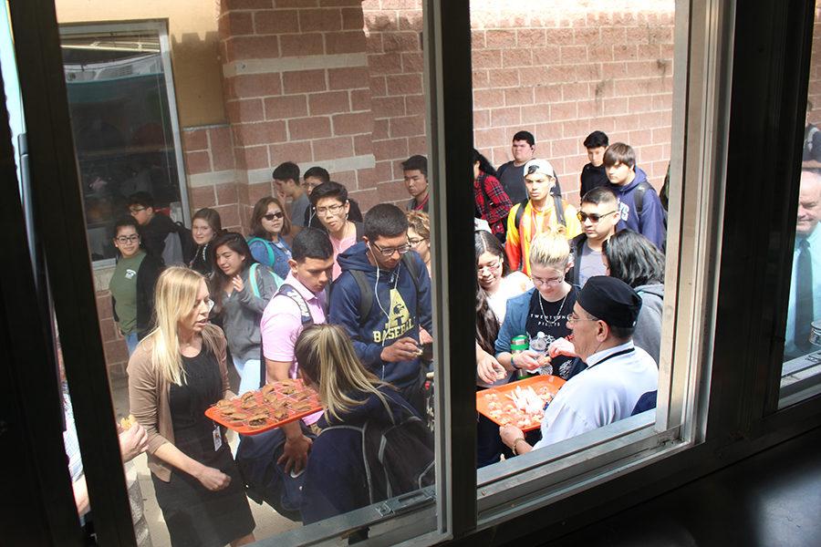 Crowds gather outside of the new Austin ISD food truck to pick up free samples outside of the Akins cafeteria on March 8. The food truck is scheduled to make regular rotations to all district high schools after spring break.