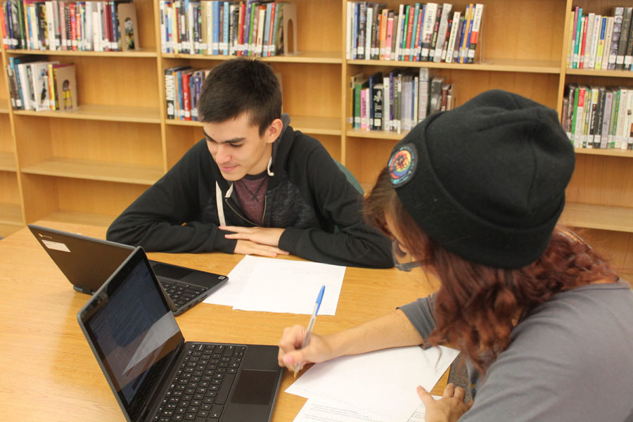 Seniors Issac Castaneda and Abigail Peterson study for their upcoming assignments
and homework for the 6 weeks