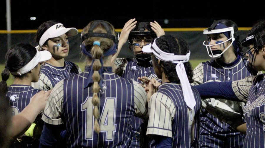 The+Akins+Softball+team+starts+their+first+game+against+Hays+High+School+Hawks+with+a+huddle.