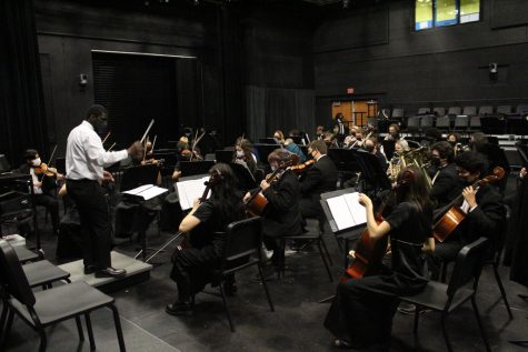 Band director Babatunde Onibudo conducts the Akins Full Symphonic Orchestra at UIL Concert and Sightreading Evaluation in March.