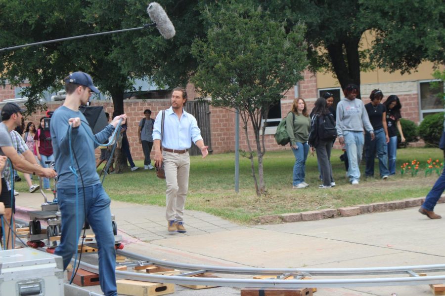 Akins+students+serve+as+background+actors+during+a+professional+video+shoot+with+actor+Matthew+McConaughey+that+was+filmed+on+campus+on+May+6.