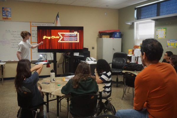 Braden Hawn leads a meeting of the Akins Rock Climbing Club for the first time this year on Sept. 25. This was the first day that clubs were allowed to meet after the administration set new rules regarding which teachers could host tutorials and club meetings during Eagle Time.